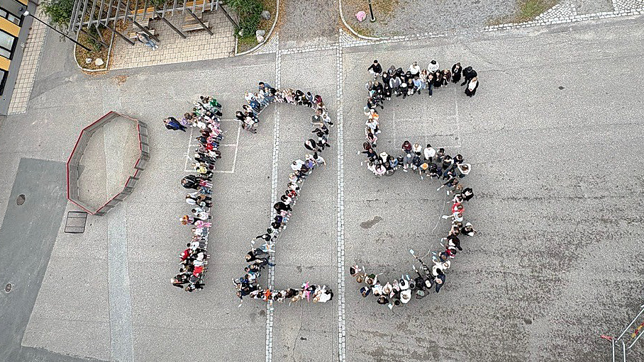 Östra skolan fyller 125 år och illustreras av skolans elever.