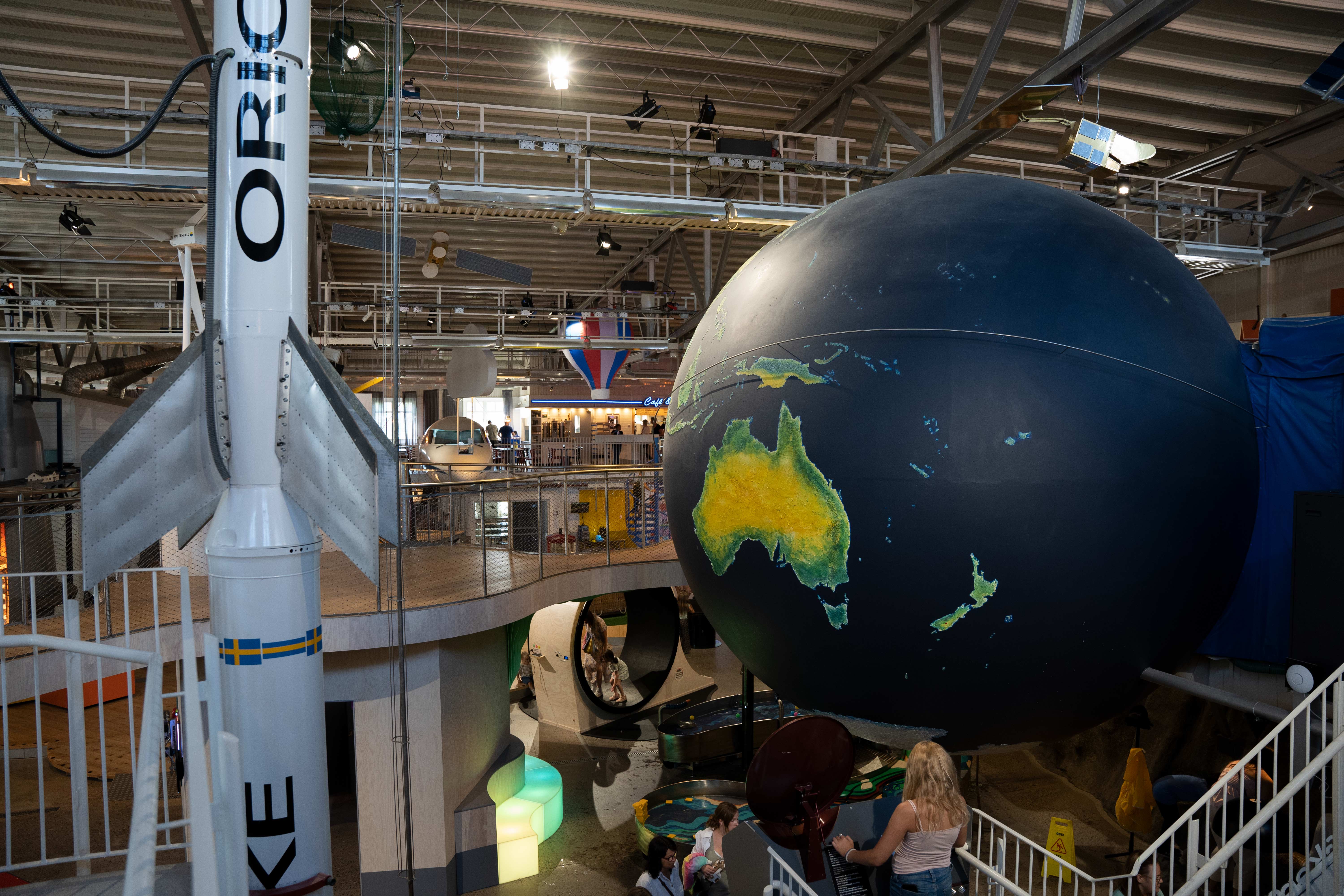 view over Teknikens hus, with a world globe and a rocket. 