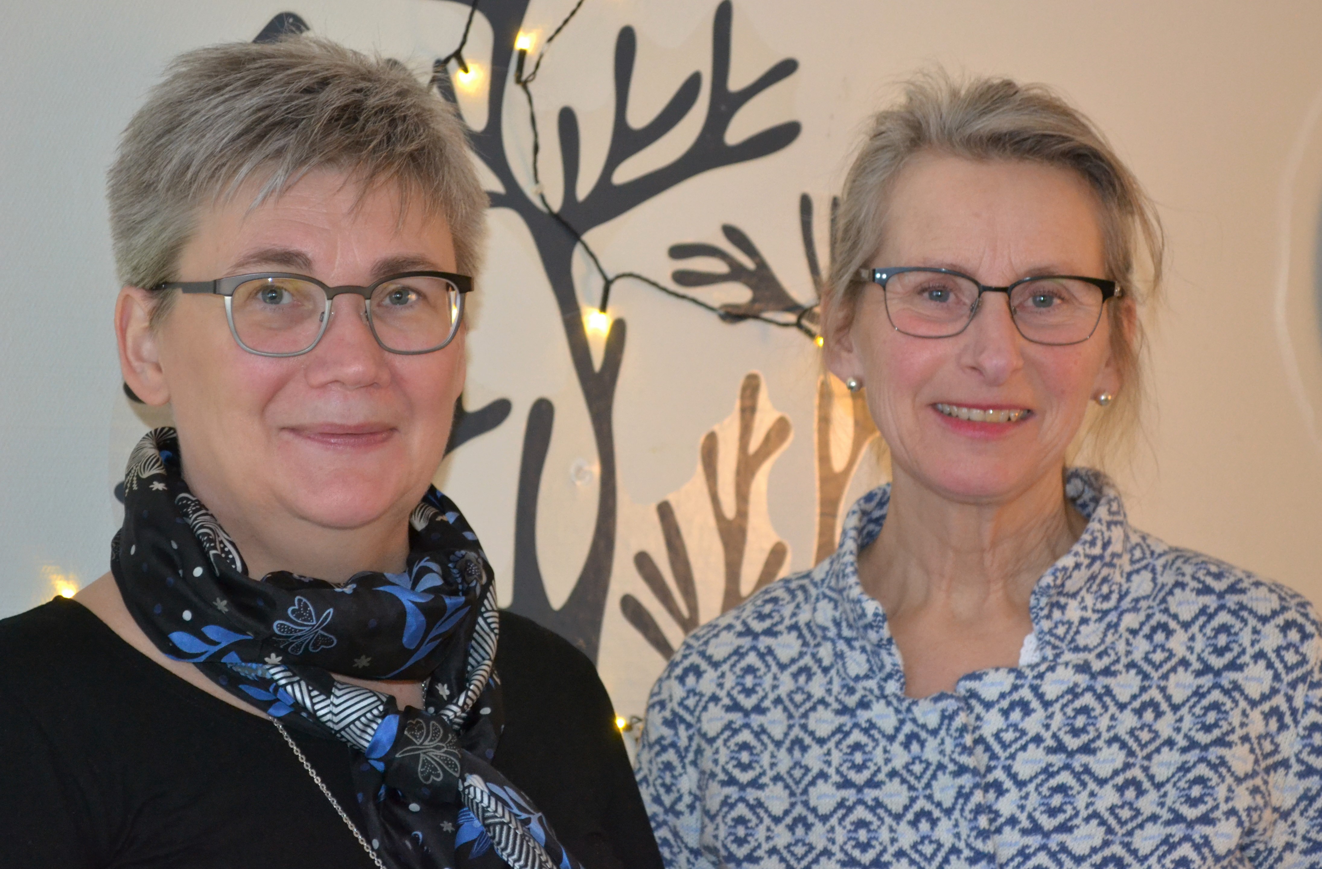 På bilden från vänster, Susann Sunnarve, utvecklingsledare inom förskolan och Helena Sandlund, rektor vid Renfanans förskola i Råneå. 