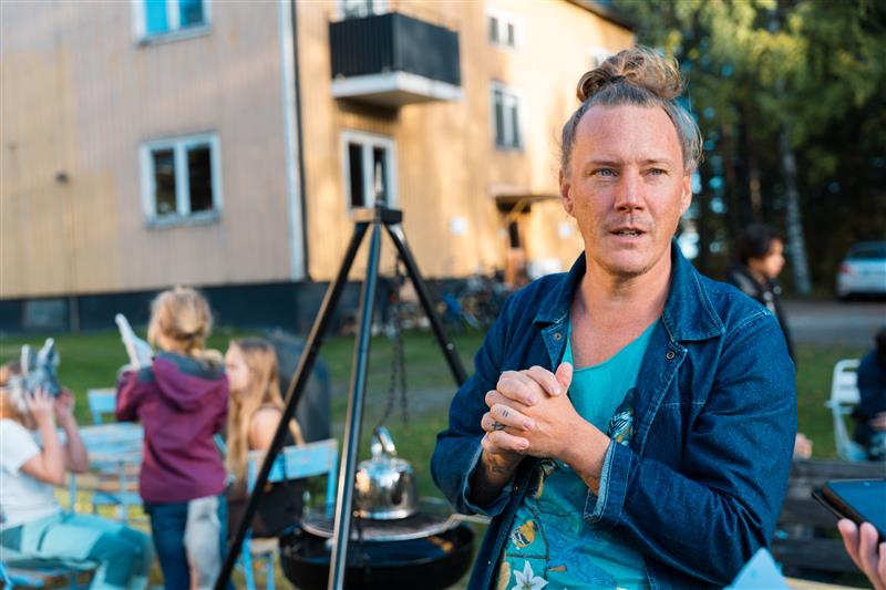 David Jordansson, boende och initiativtagare till bogemenskapen Järnet i Svartöstaden kommer och berättar om deras erfarenheter. Foto: Sanna Kalla