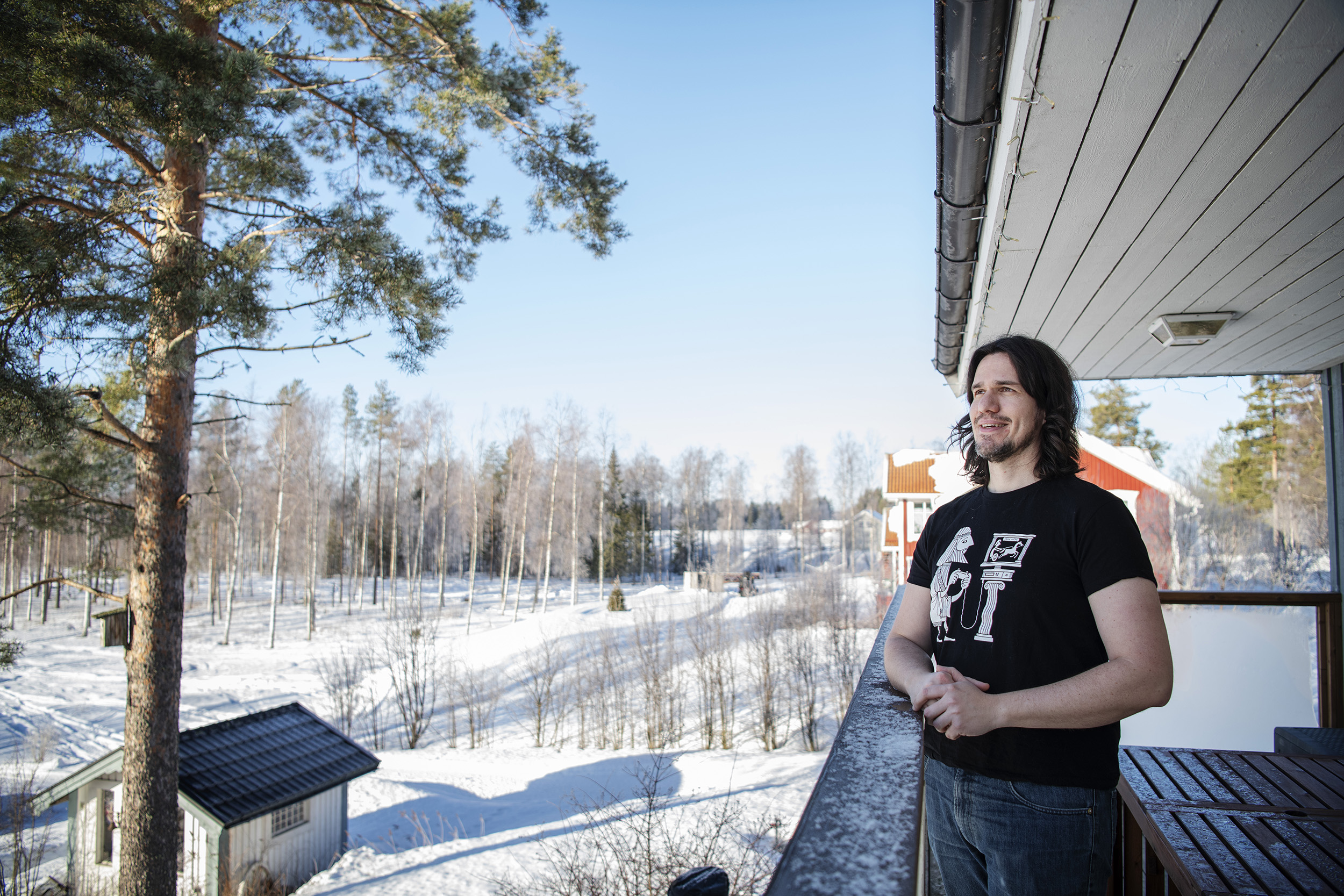 Marcus Liwicki outside his home, a white brick house in a snowy landscape.