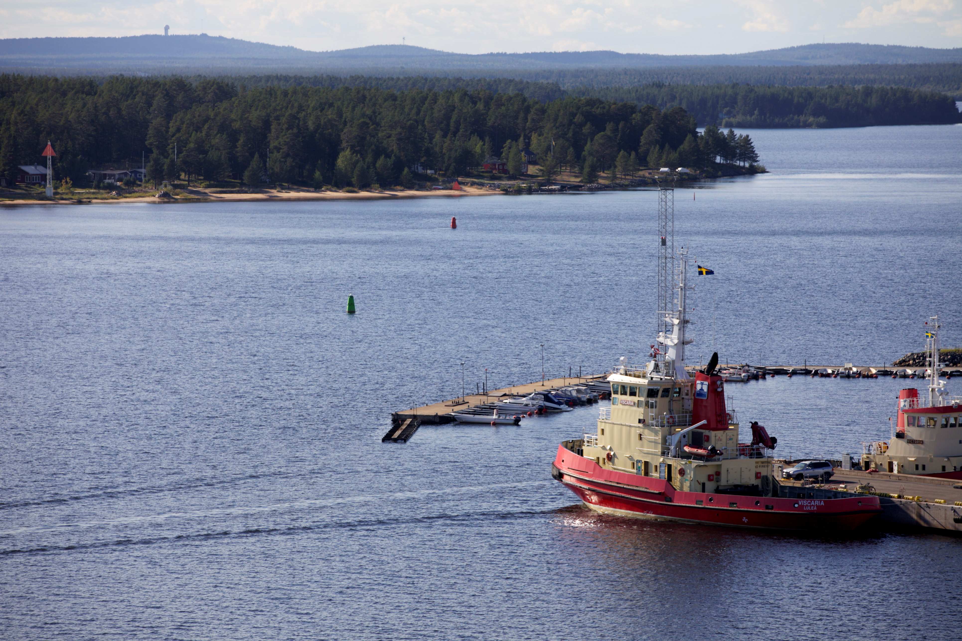 bogserbåt i hamnen