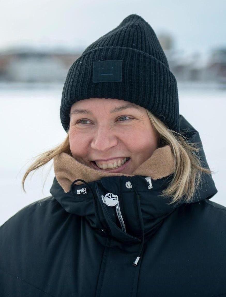Bänk framme vid altaret