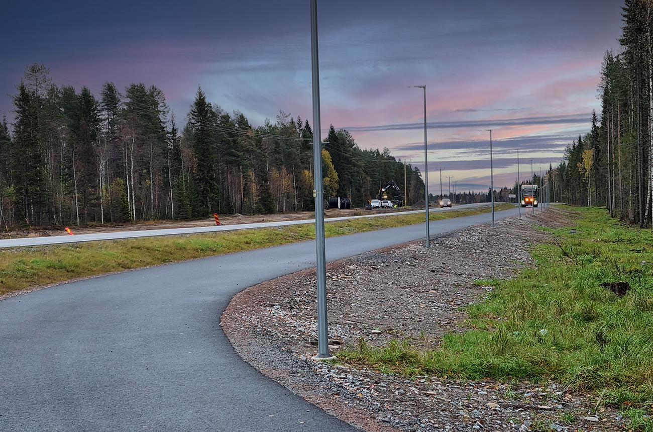 Visar den nya gång- och cykelvägen som följer Hersövägen ända fram till Hertsöfältet