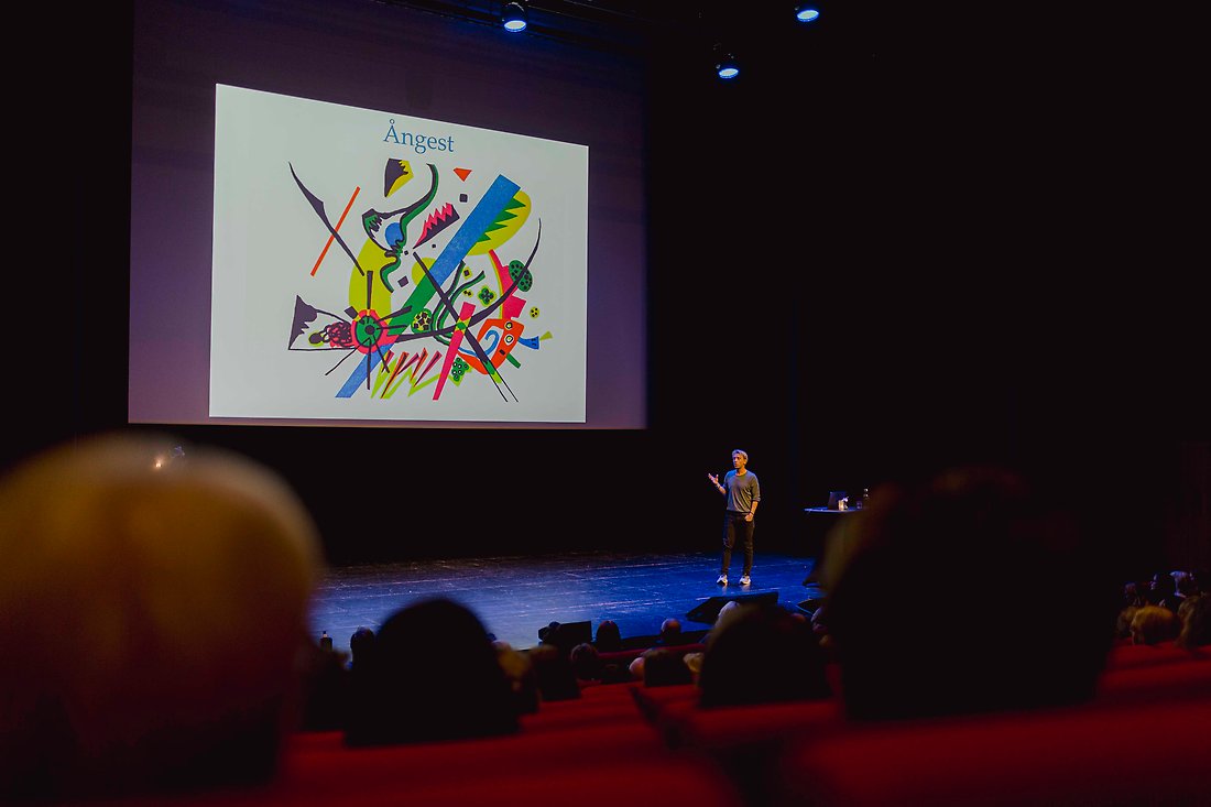 Anders Hansen på scenen i Kulturens hus