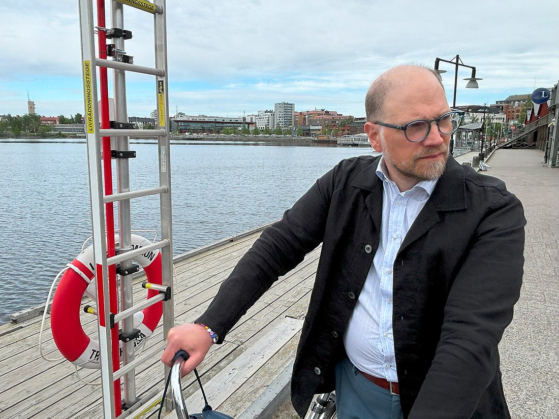 Hans Sundvall, konststrateg vid Luleå kommun, är laddad inför helgens visningar av konsten på Kronan. Medverkar på den inriktade konstvandringen som startar klockan 12.45 gör även Åsa Bergdahl, konstkonsult, Anna Svensson, konstnär, Markus Lantto, konstnär, Johan Tirén, konstnär och Lisa Jeannin, konstnär.