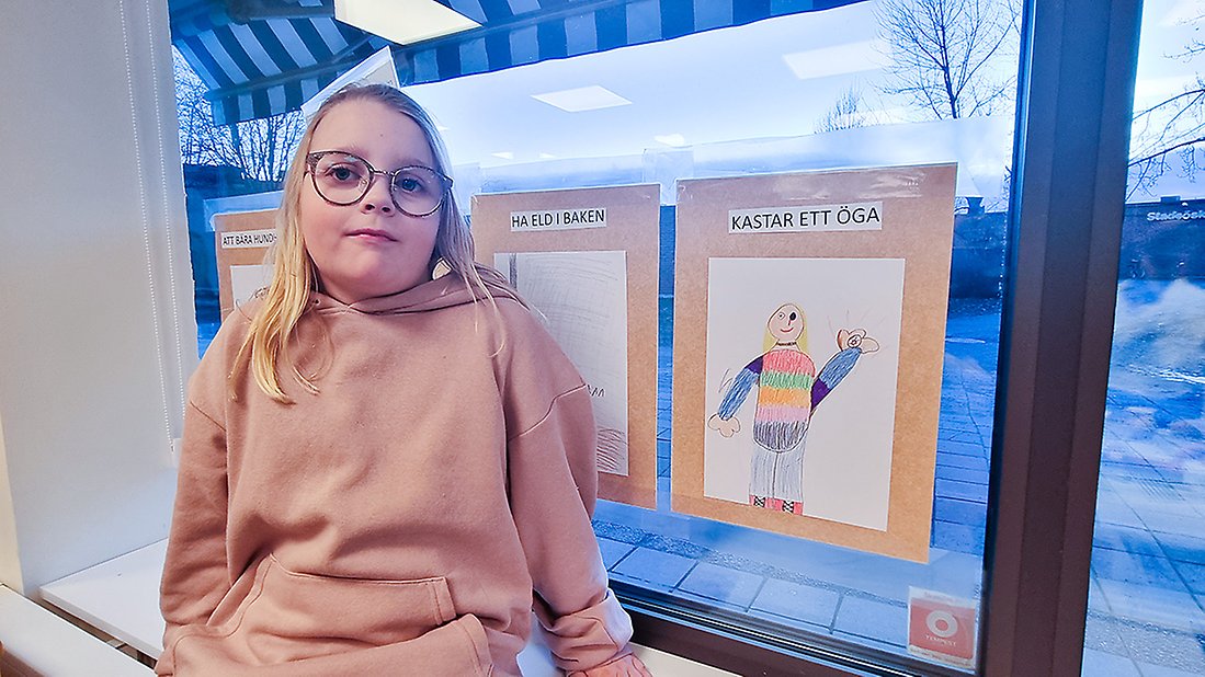 Emma Eriksson valde att illustrera ordspråket "Kasta ett öga" på något. 