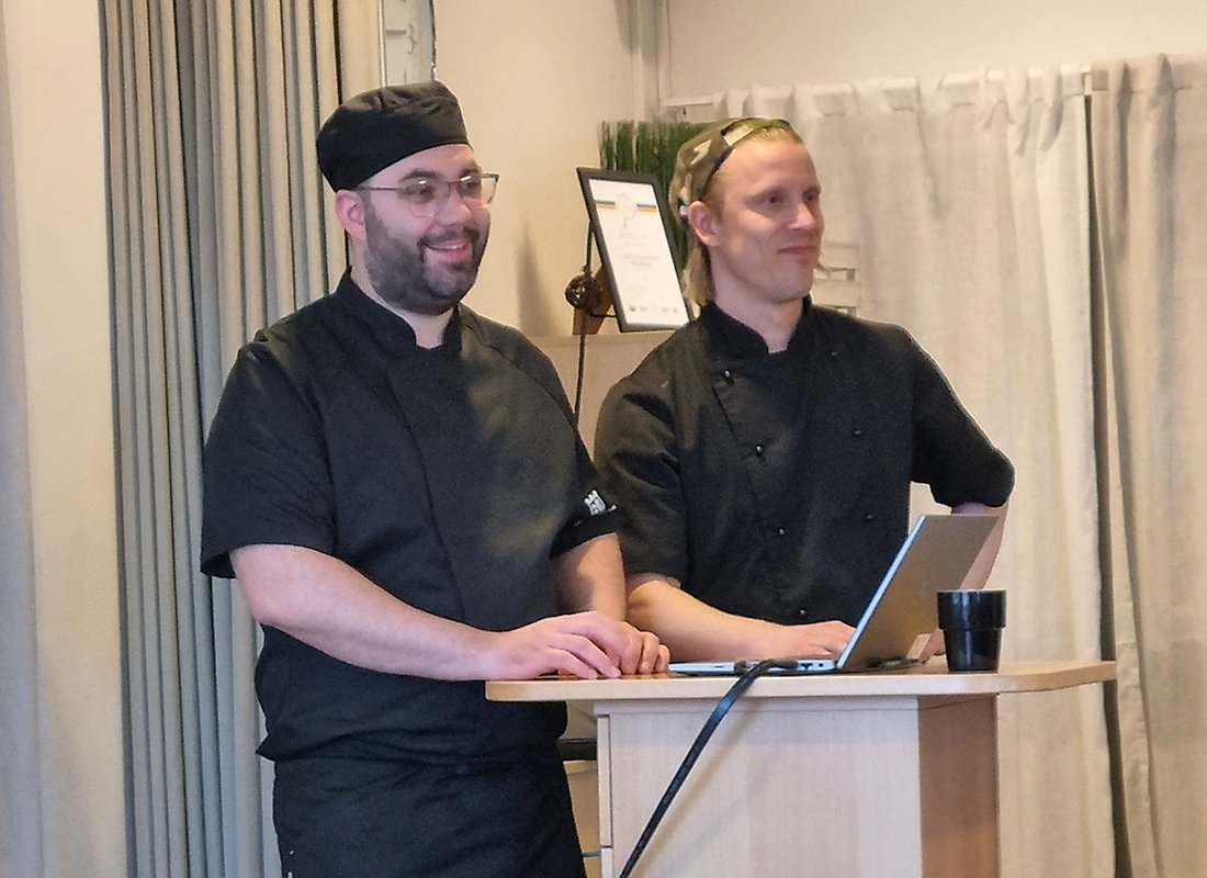 Hans-Erik Karlsson och Jens Drugge som är enhetschefer för skolmåltider