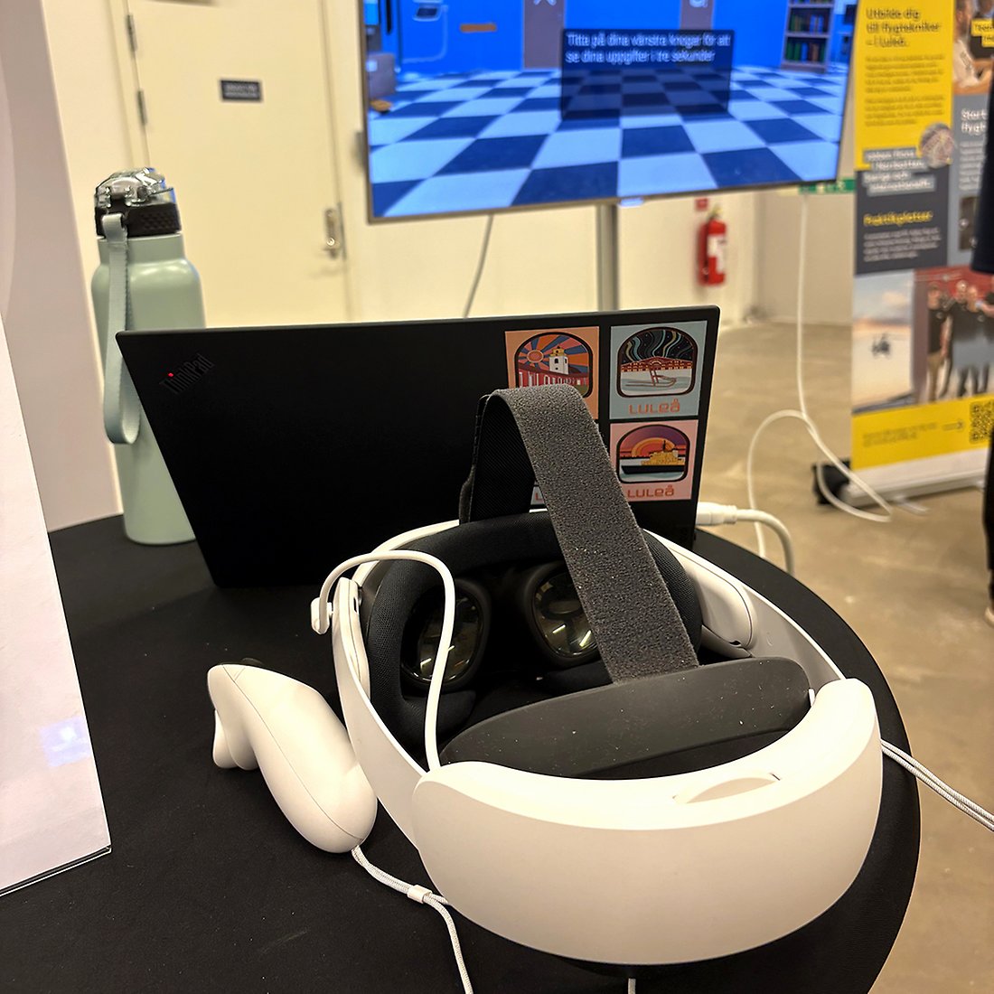 VR-glasögon och tv-skärm