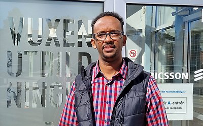 "Jag är byggd för det här jobbet" – Yonas prisas för sitt arbete med SFI-elever i Luleå