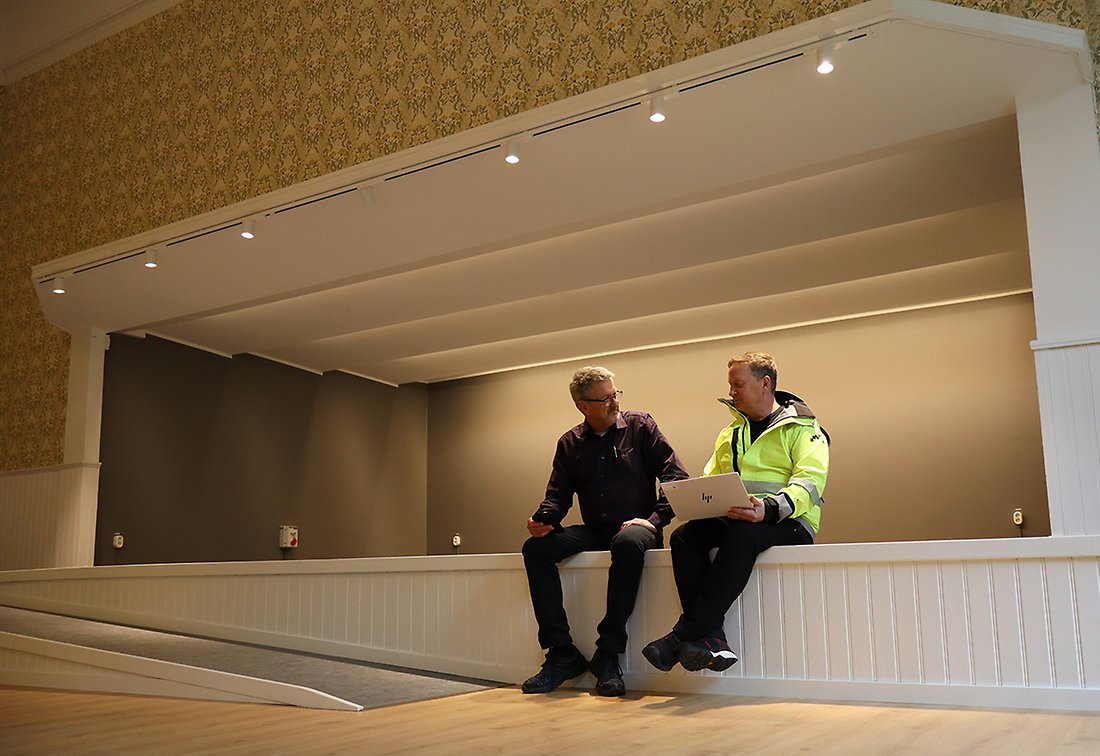 Samtal om renoveringen från den nya scenen.