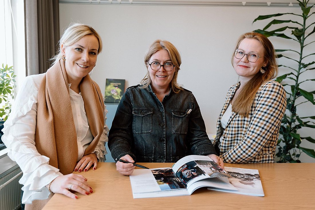 Matilda Eriksson (i mitten) driver projektet Byggemenskaper på Luleå kommun tillsammans med Sara Björklund (till vänster) och Kristin Bergvall (till höger).